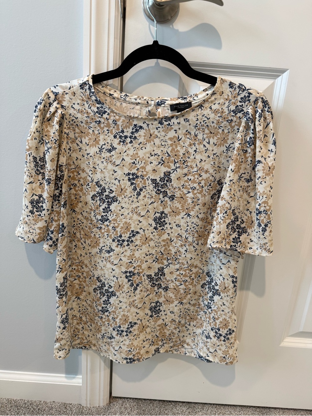 Ann Taylor Floral Blouse Size Small